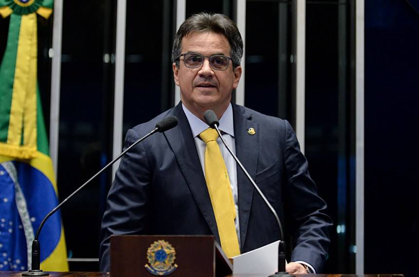 Senador Ciro Nogueira na tribuna do Senado Federal